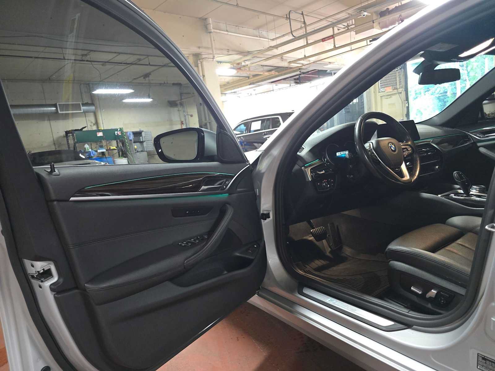 Used 2018 BMW 530e xDrive w/ Premium Package 2 AWD/4WD image 19