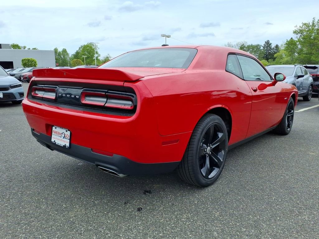 Used 2018 Dodge Challenger R/T RWD image 18