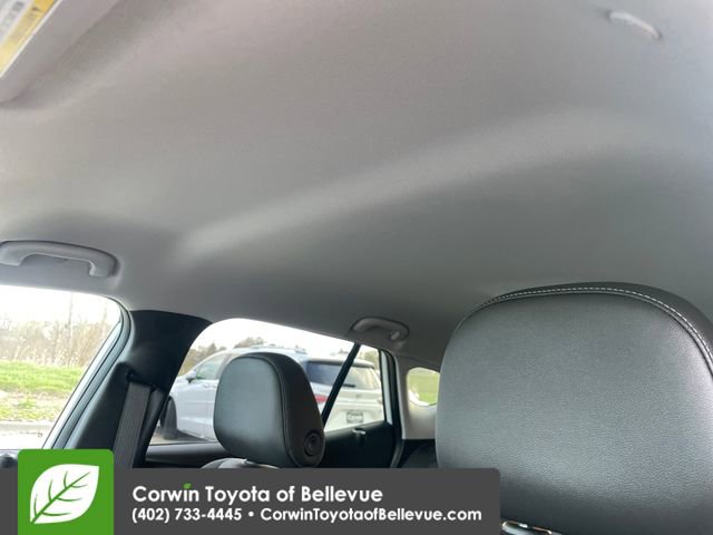 Used 2025 Chevrolet Trax LT FWD image 24