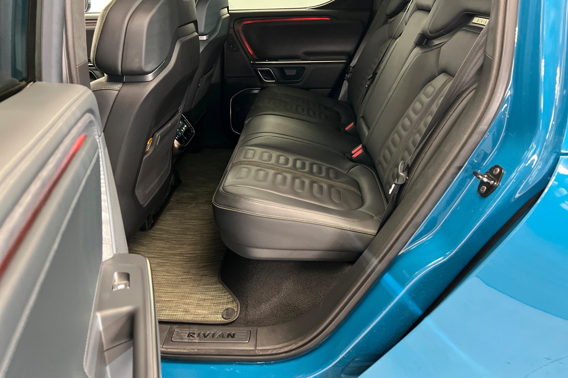 Used 2023 Rivian R1T Adventure Dual AWD/4WD image 21