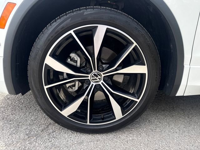Used 2022 Volkswagen Tiguan SEL R-Line image 9
