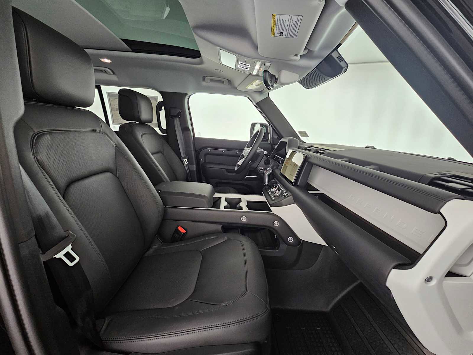New 2025 Land Rover Defender 110 X-Dynamic SE image 10