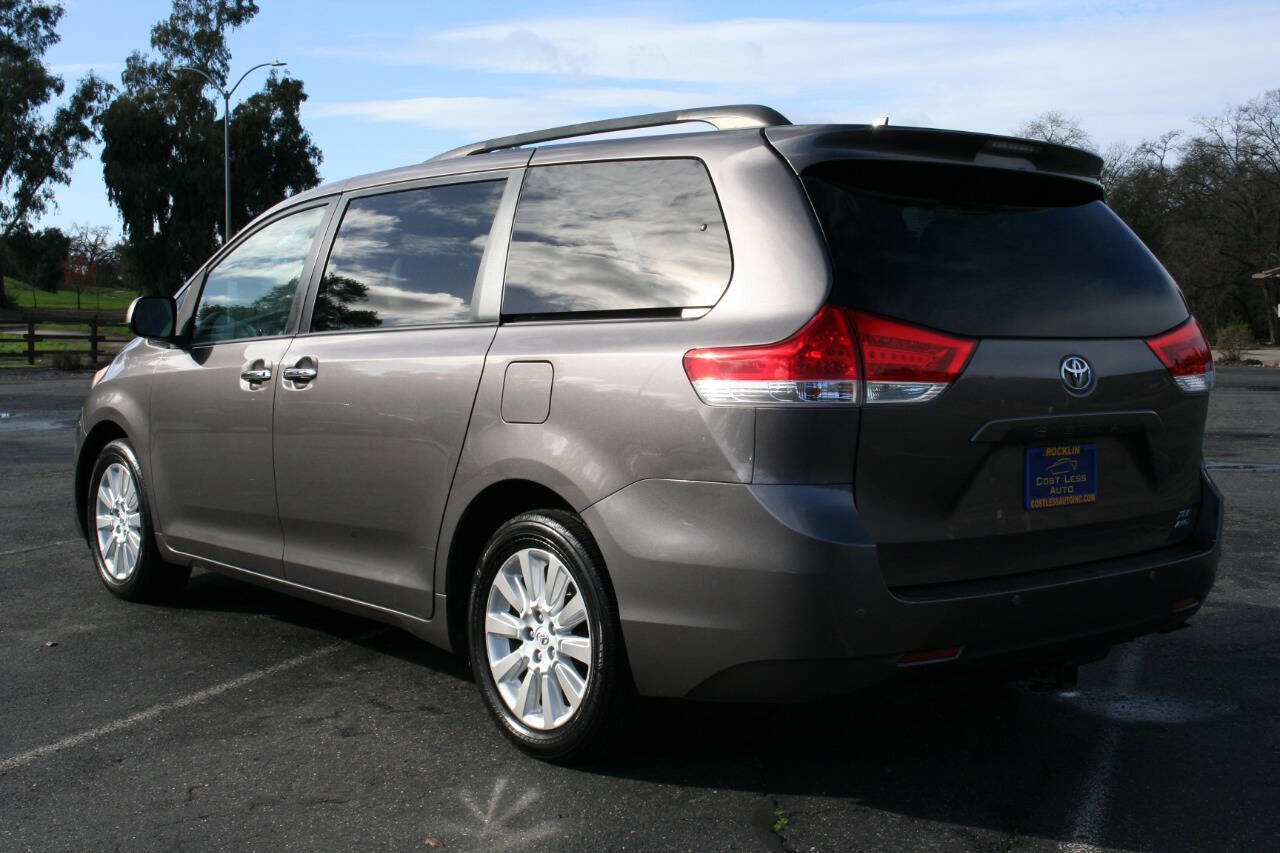 Used 2014 Toyota Sienna XLE image 8