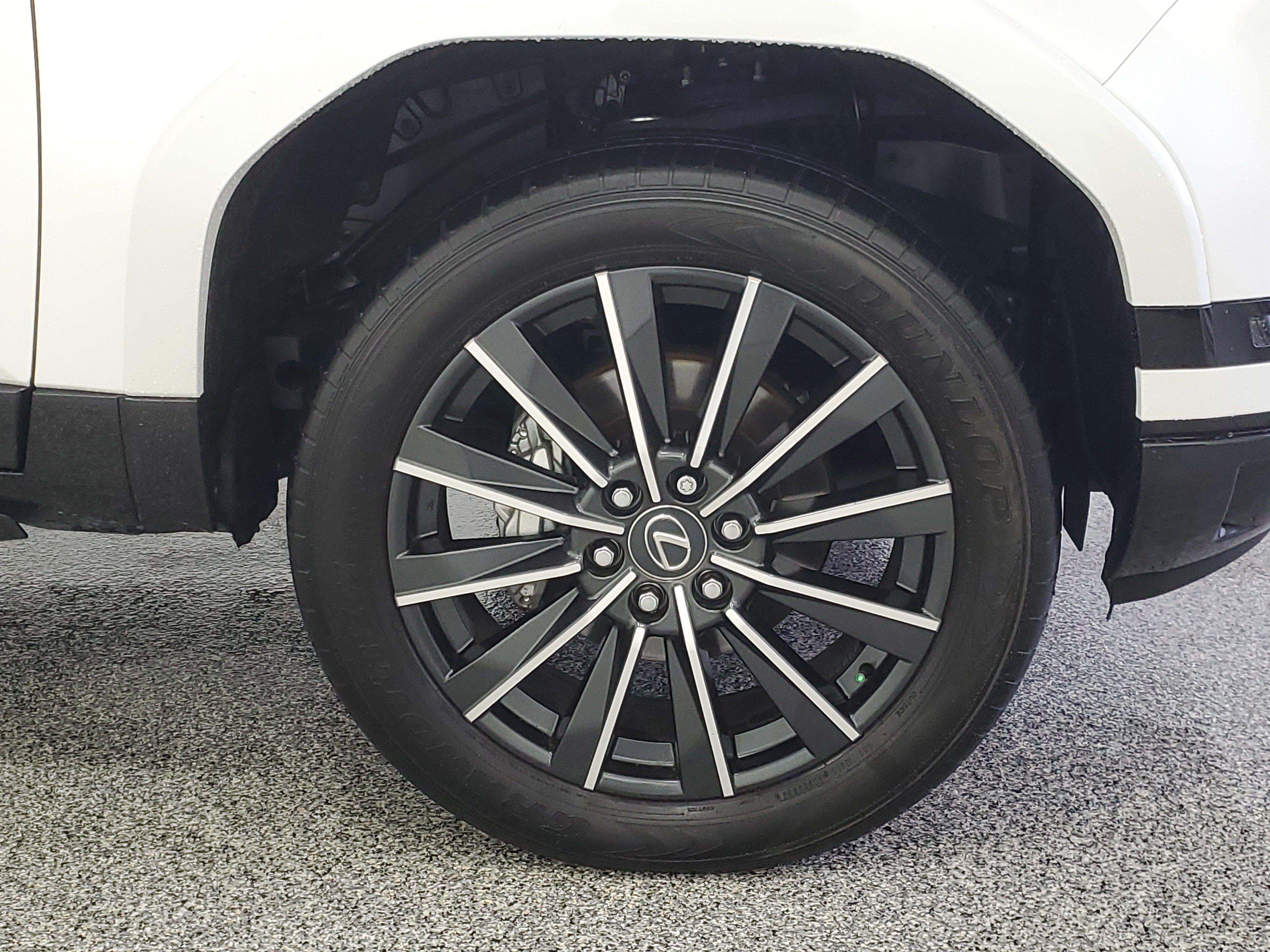 Used 2024 Lexus GX 550 w/ Accessory Package (Z1) AWD/4WD image 11