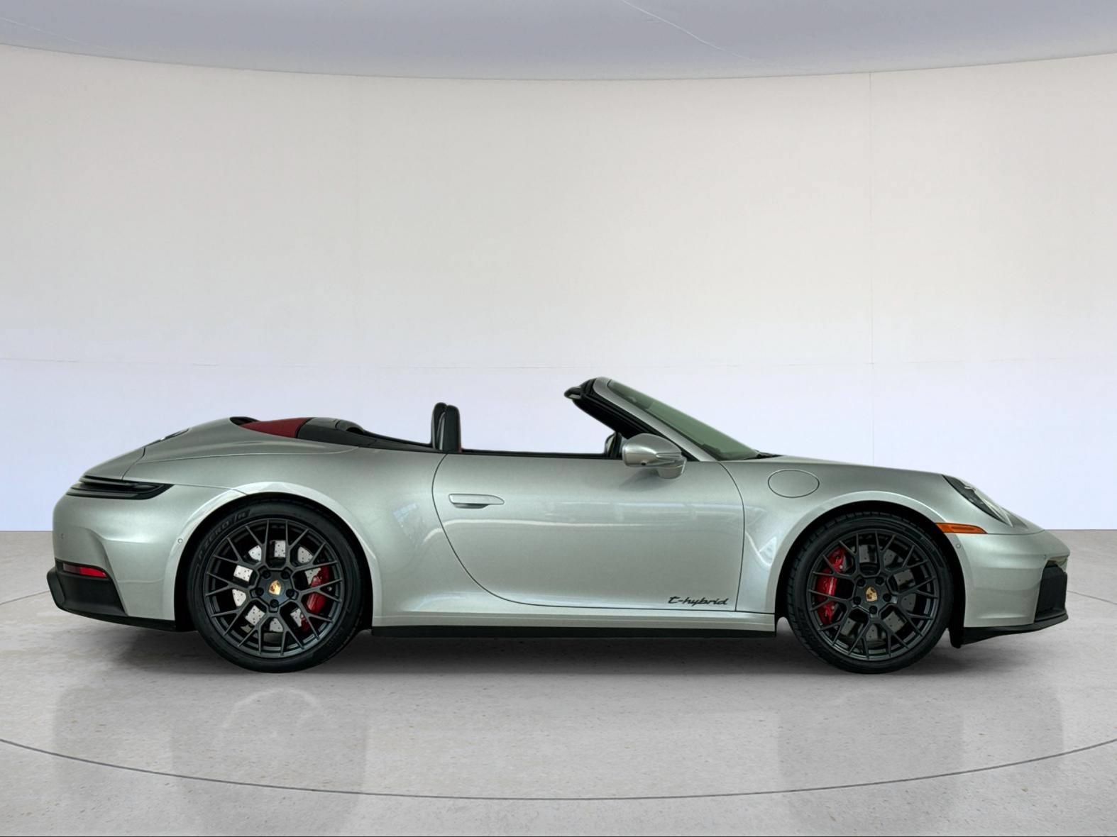 Certified 2025 Porsche 911 Carrera 4 GTS AWD/4WD image 9