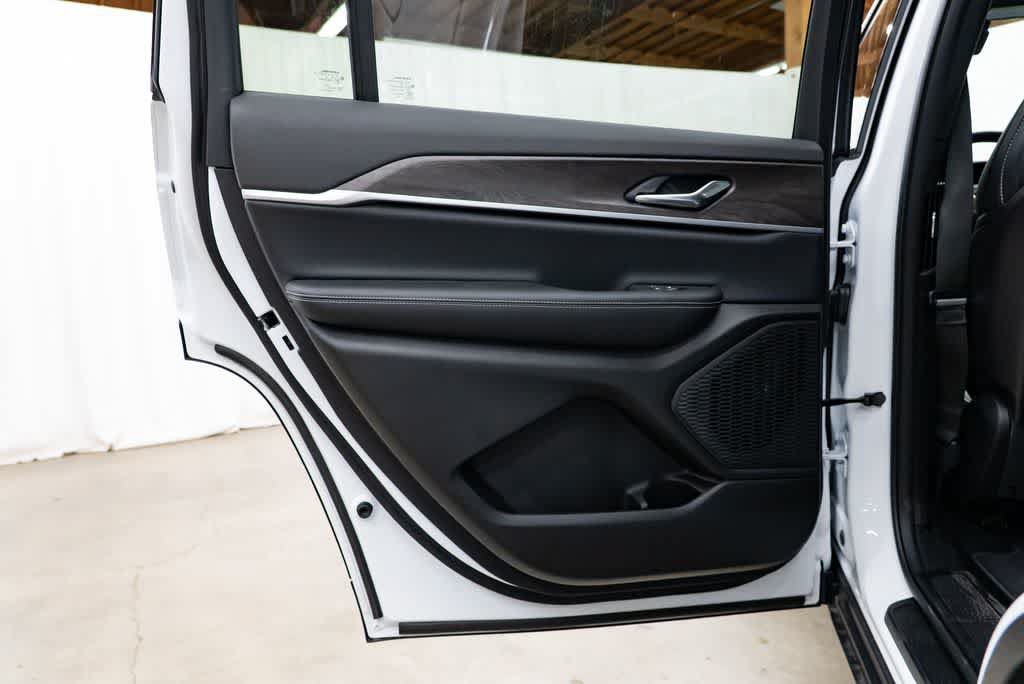 New 2026 Jeep Grand Cherokee L 4WD image 27