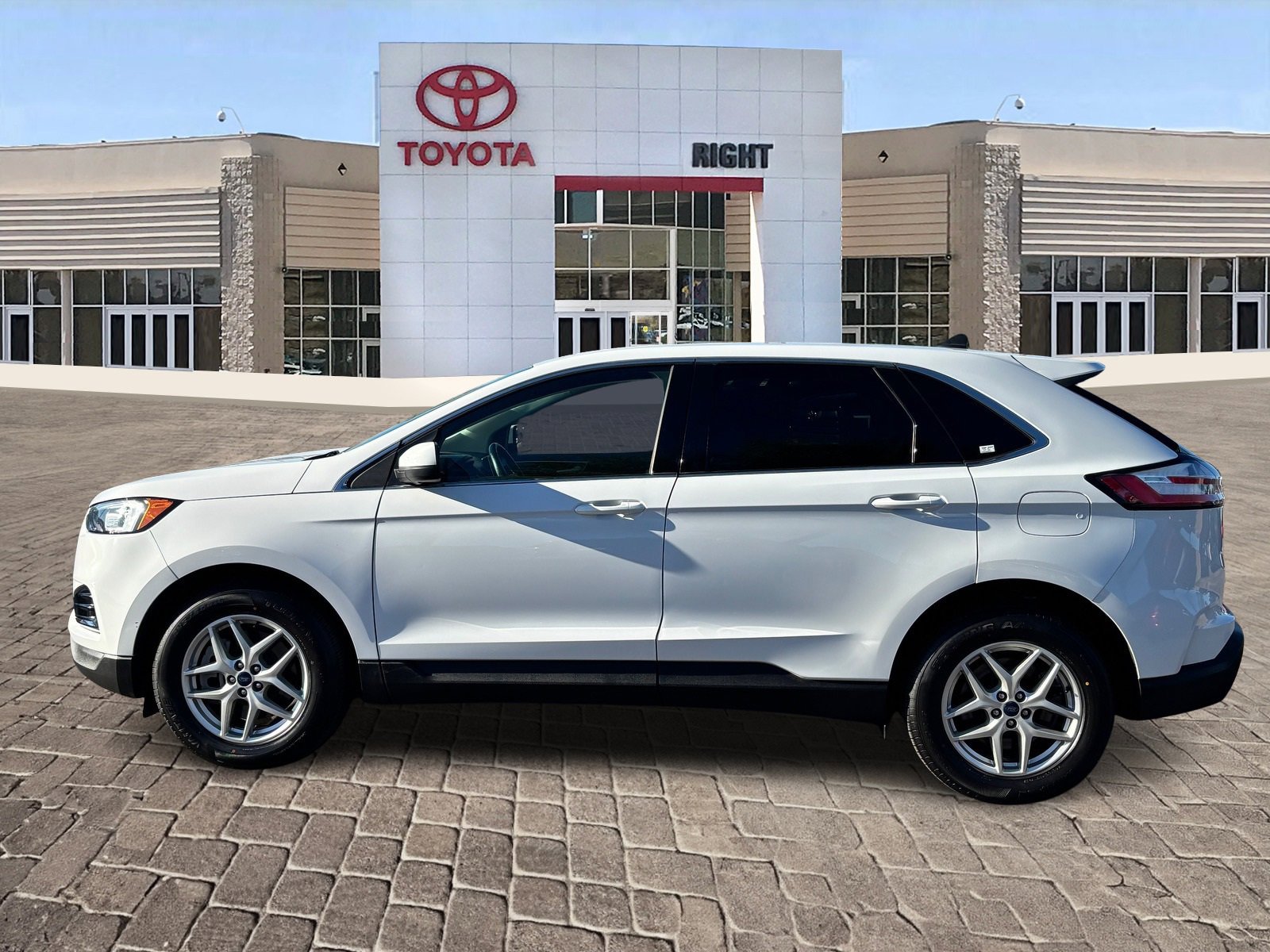 Used 2022 Ford Edge SEL image 3