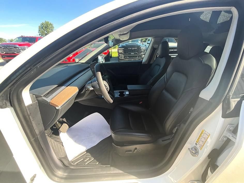 Used 2021 Tesla Model Y Long Range AWD/4WD image 13