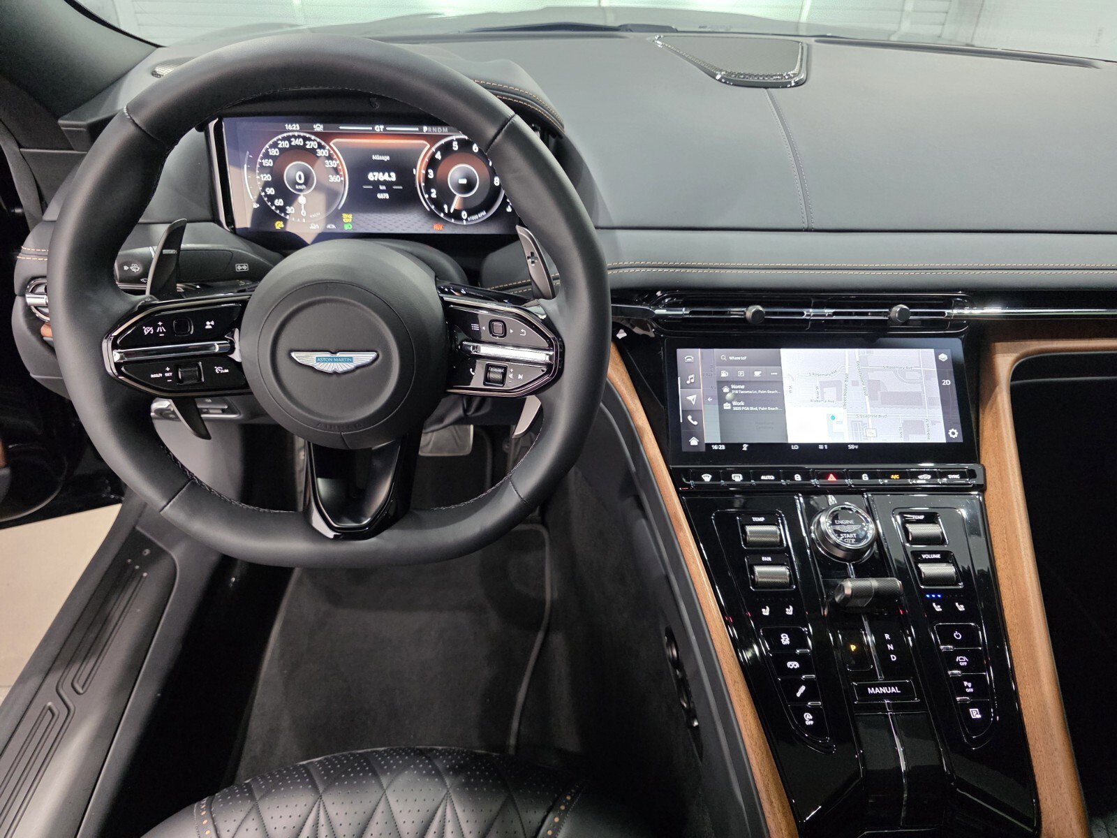 Used 2025 Aston Martin DB12 Coupe image 10