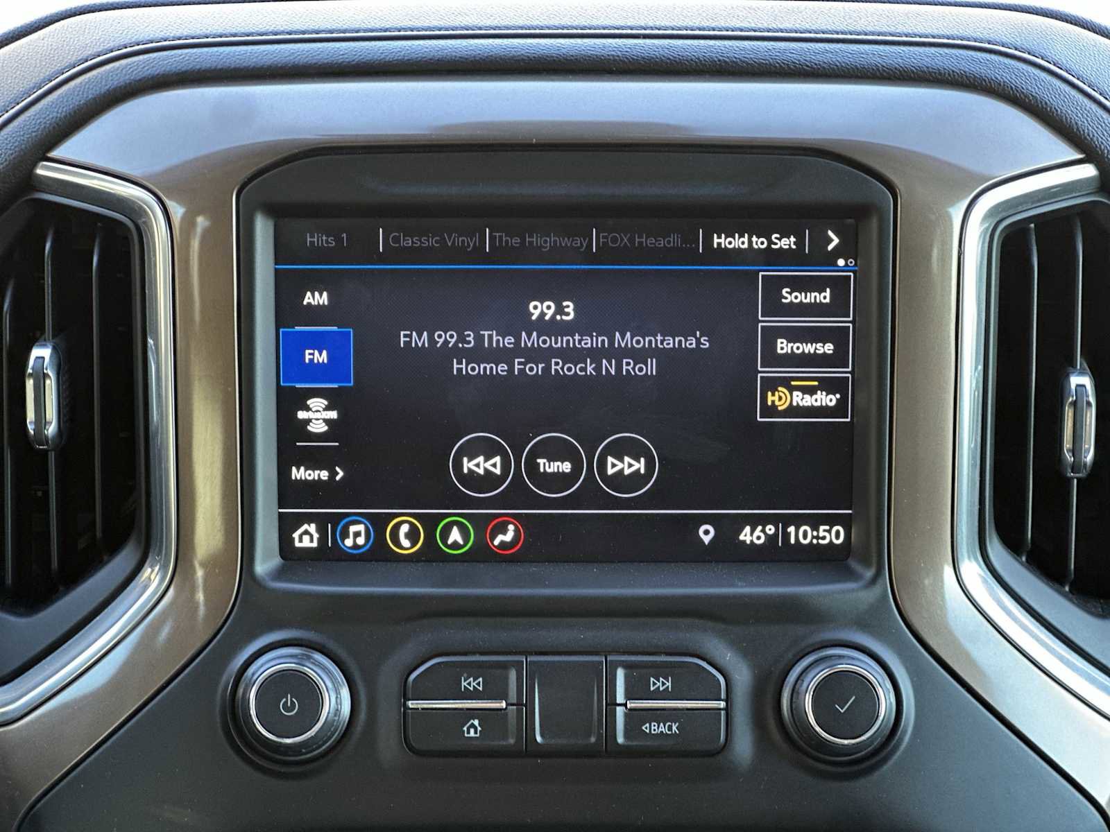 Used 2019 Chevrolet Silverado 1500 High Country w/ Technology Package AWD/4WD image 12