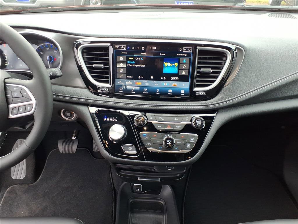 New 2026 Chrysler Pacifica Select image 9
