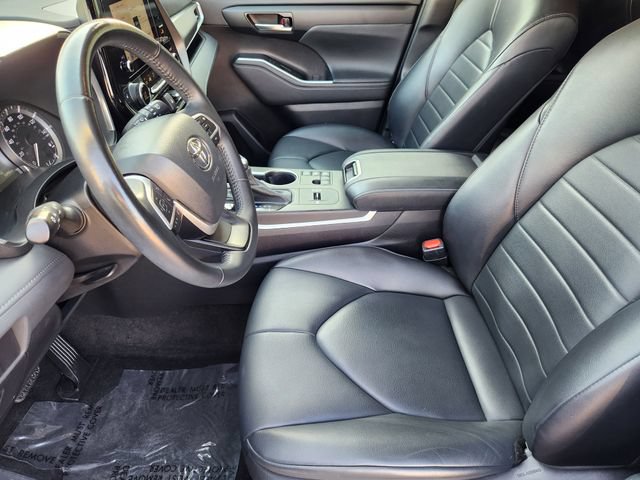 Used 2023 Toyota Highlander XLE FWD image 4
