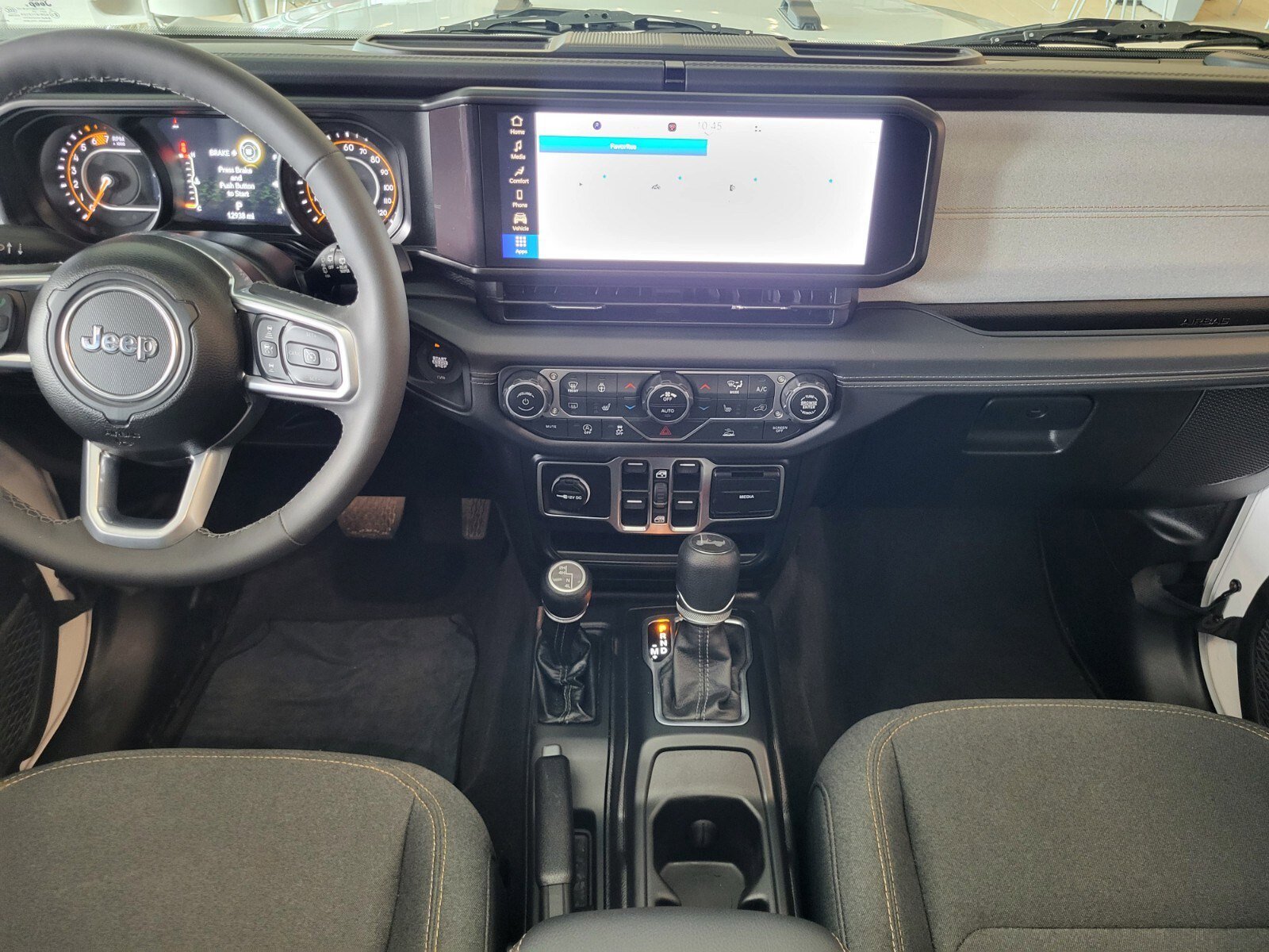 Used 2025 Jeep Wrangler Sahara image 15