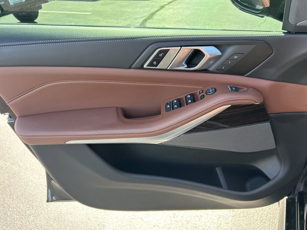 Used 2024 BMW X5 sDrive40i w/ M Sport Package image 3