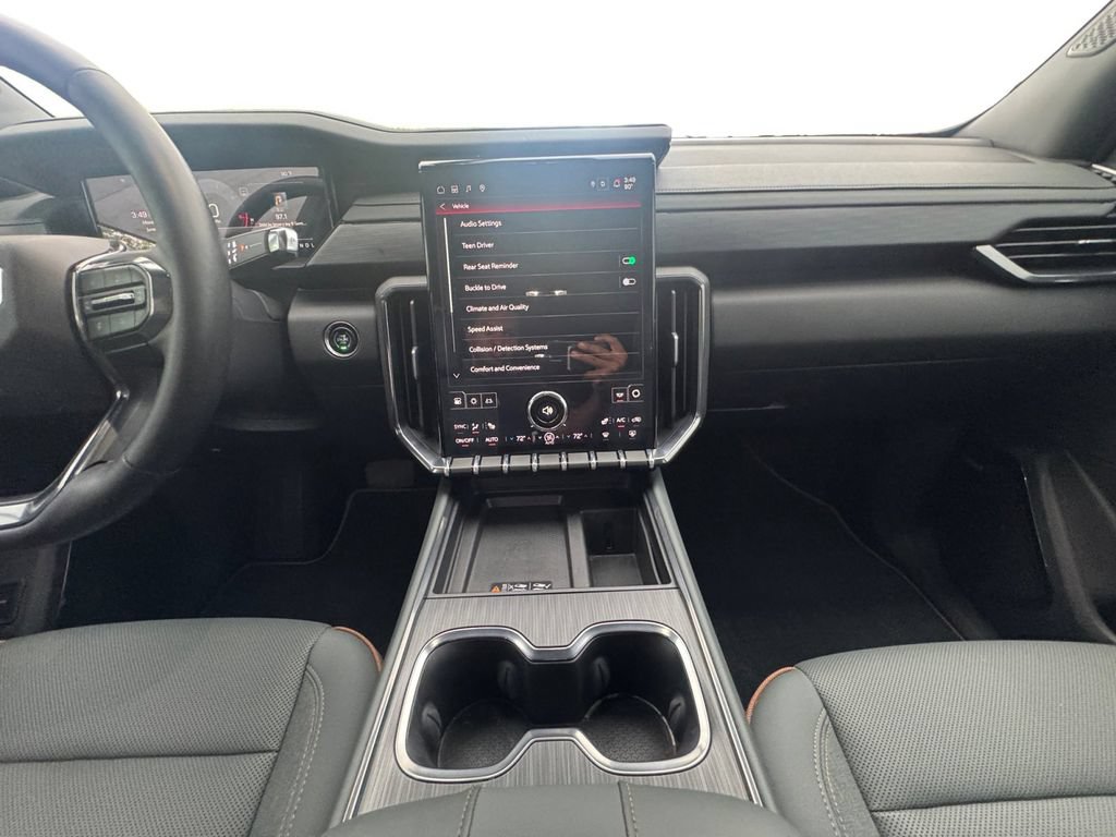 Used 2024 GMC Acadia AT4 AWD/4WD image 12