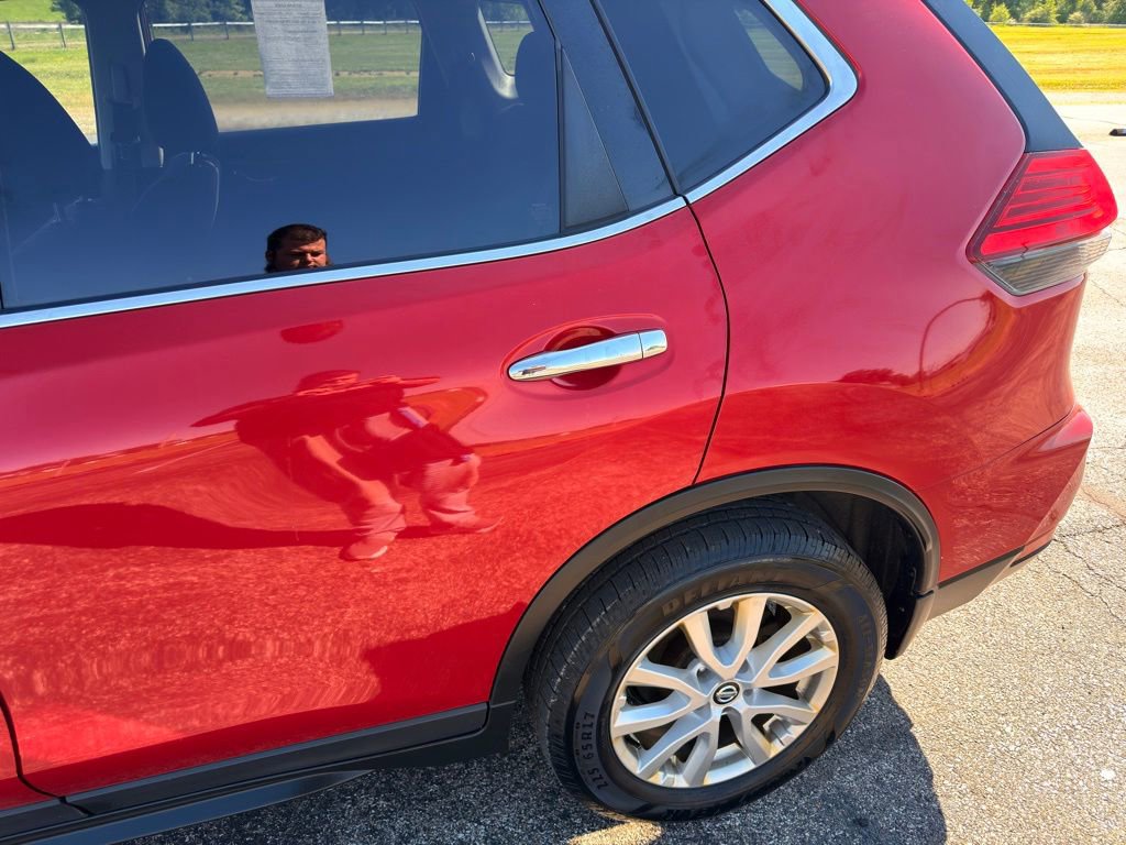 Used 2017 Nissan Rogue SV AWD/4WD image 14
