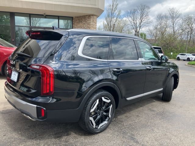Used 2025 Kia Telluride S FWD image 3