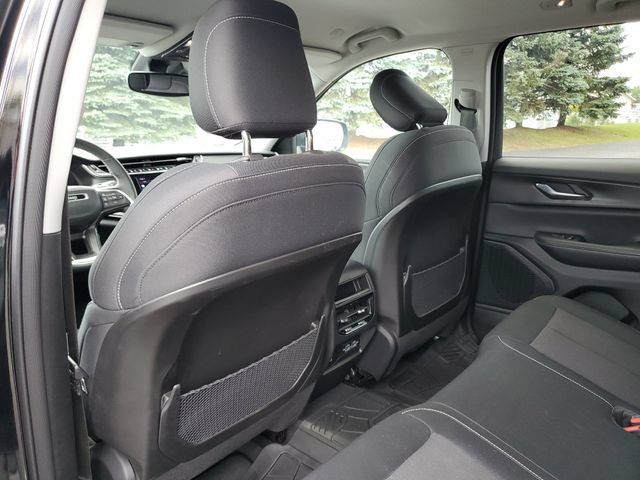 Used 2023 Jeep Grand Cherokee Laredo w/ Luxury Tech Group I AWD/4WD image 27