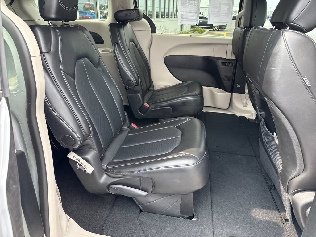 Used 2024 Chrysler Pacifica Touring-L FWD image 21
