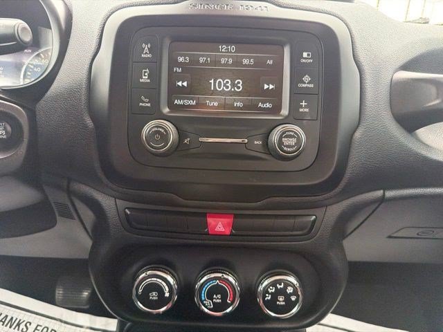 Used 2015 Jeep Renegade Trailhawk AWD/4WD image 21