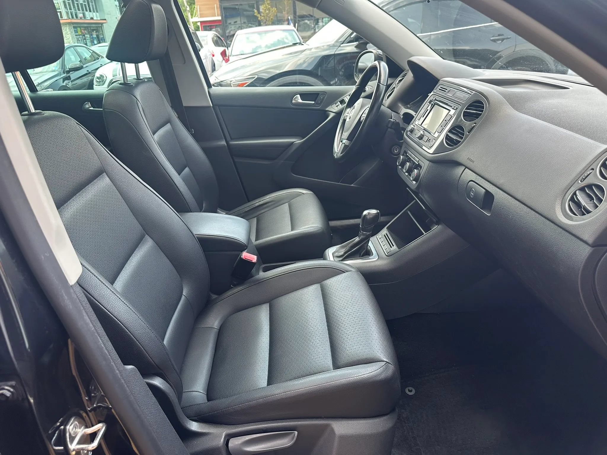 Used 2012 Volkswagen Tiguan SE AWD/4WD image 12