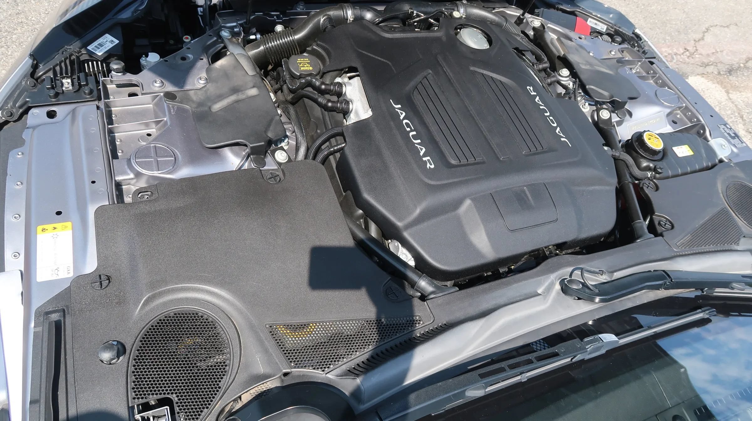 Used 2020 Jaguar F-TYPE R AWD/4WD image 41