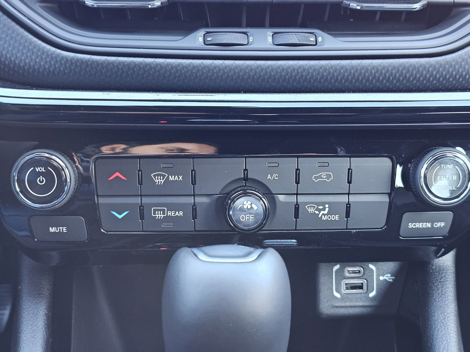 New 2026 Jeep Compass Latitude image 13