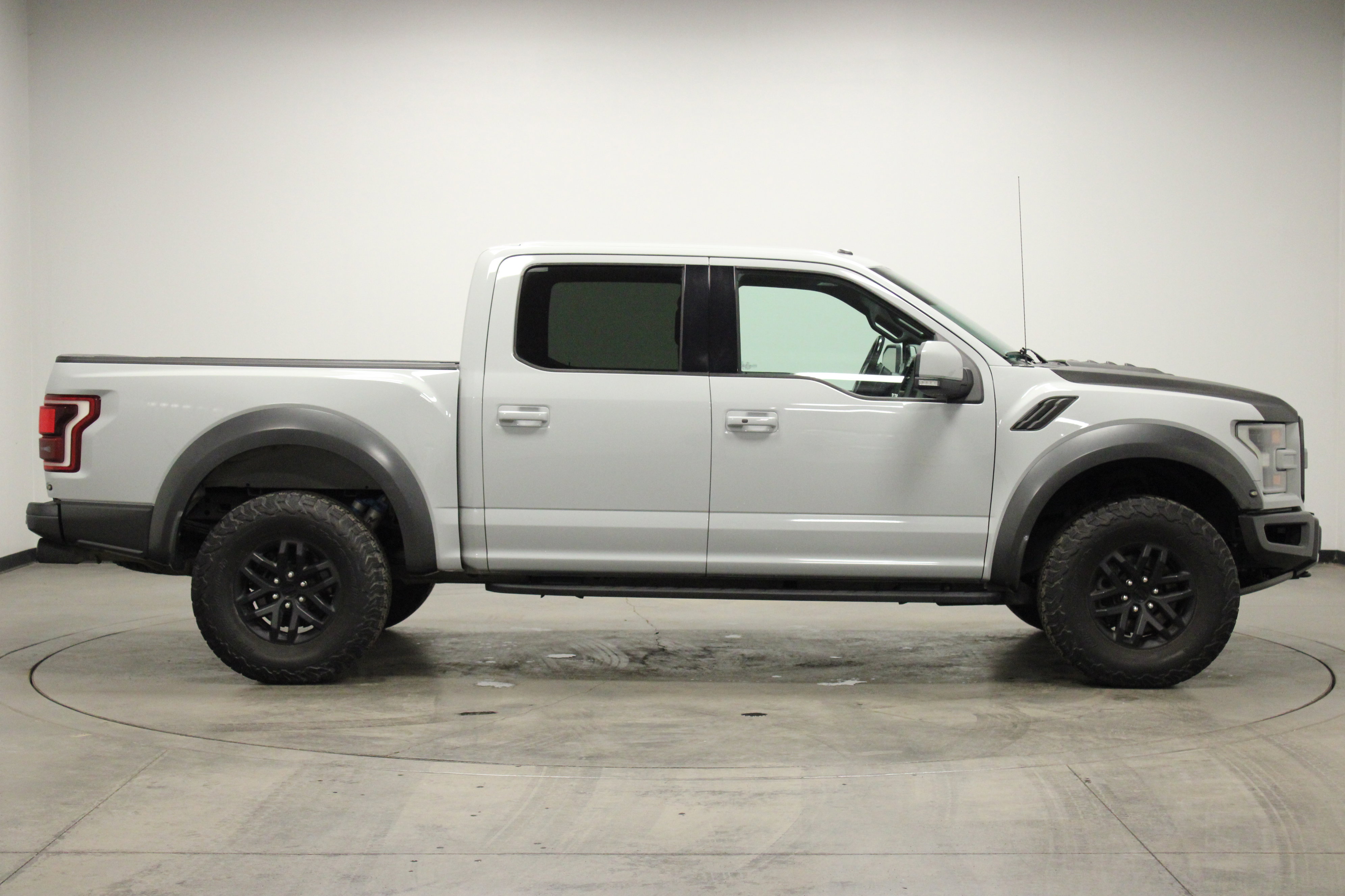 Used 2017 Ford F150 Raptor w/ Equipment Group 802A Luxury image 9