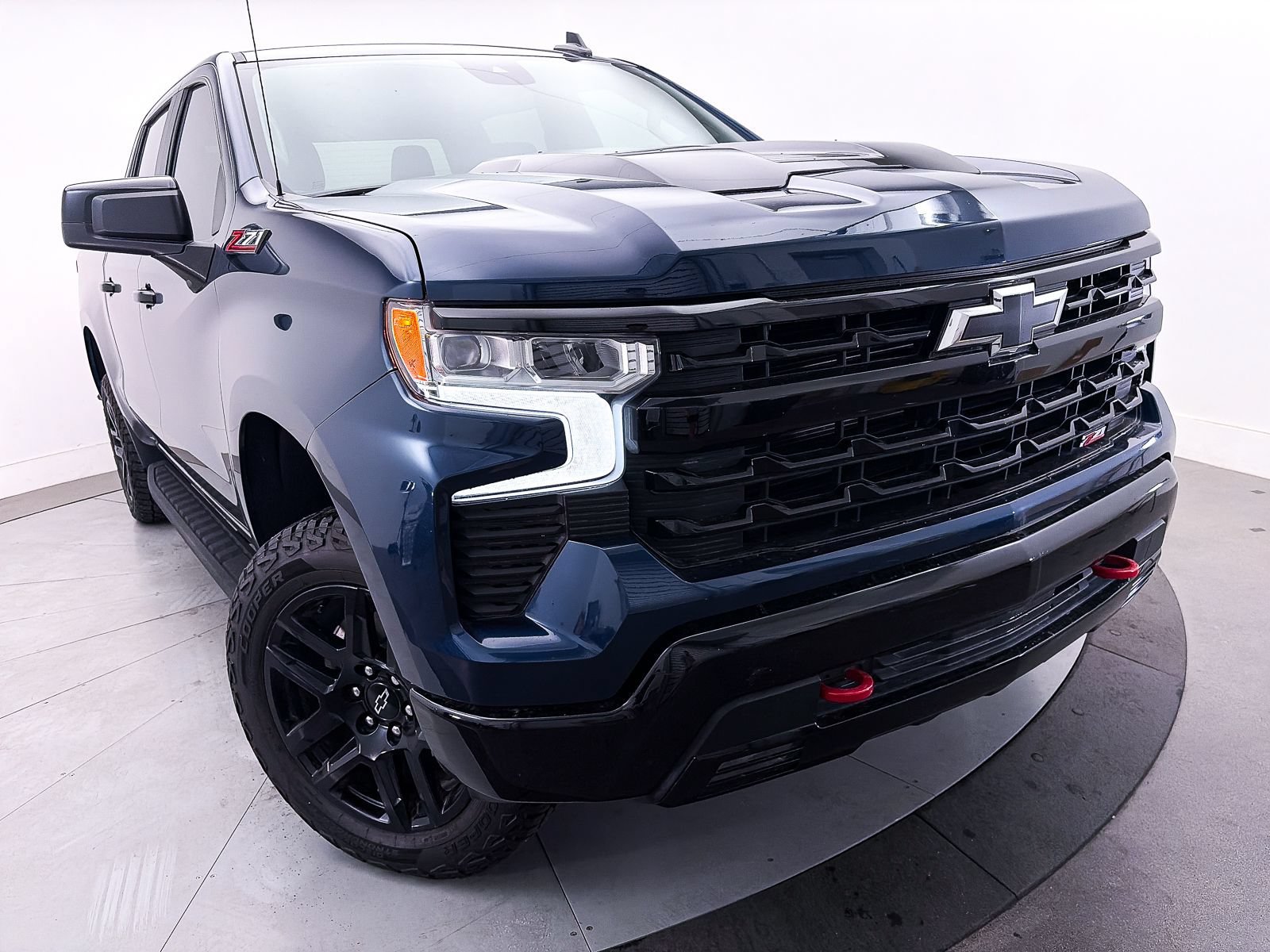 Used 2023 Chevrolet Silverado 1500 LT Trail Boss w/ Protection Package AWD/4WD image 3