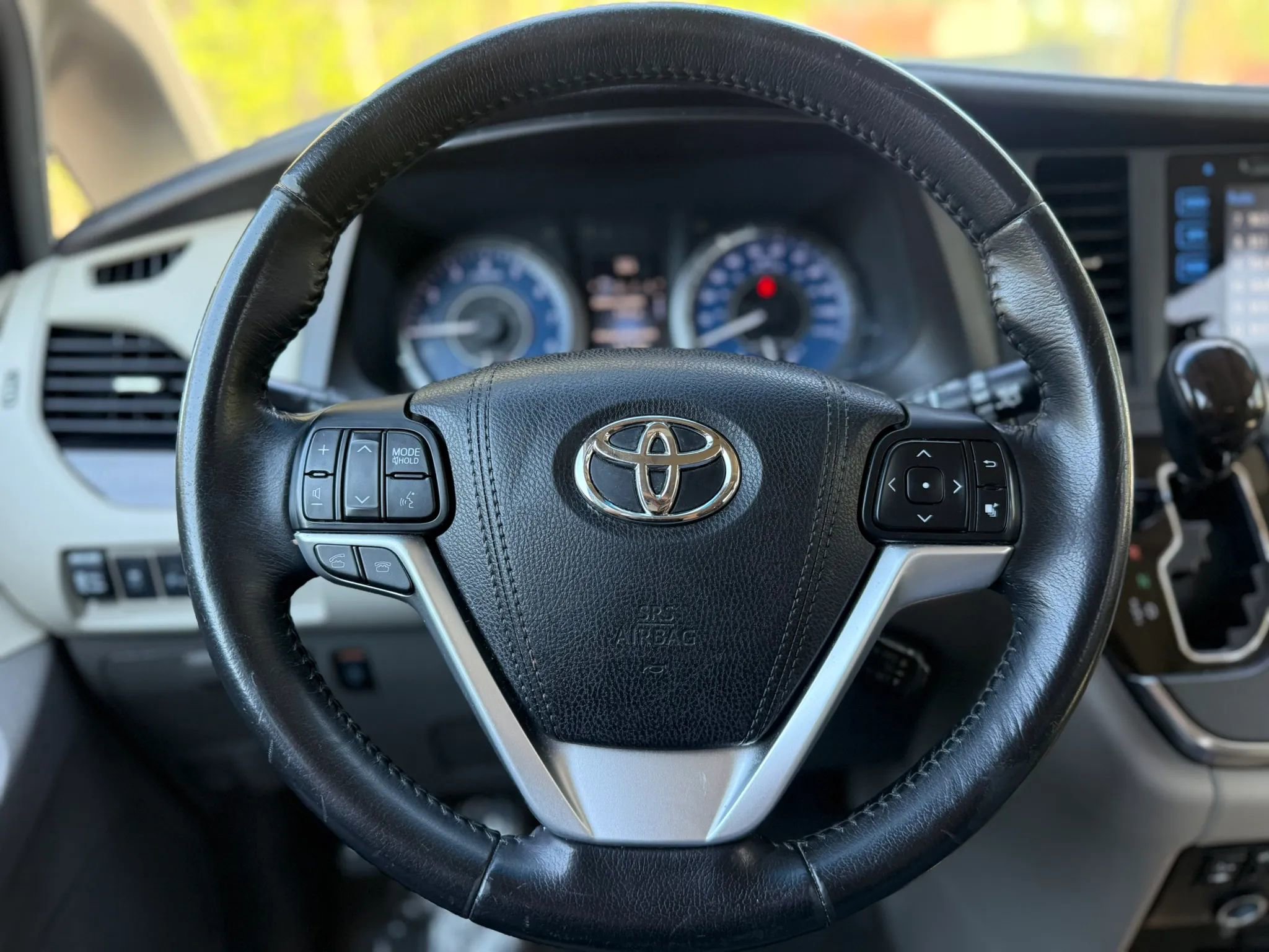 Used 2016 Toyota Sienna XLE Premium FWD image 26