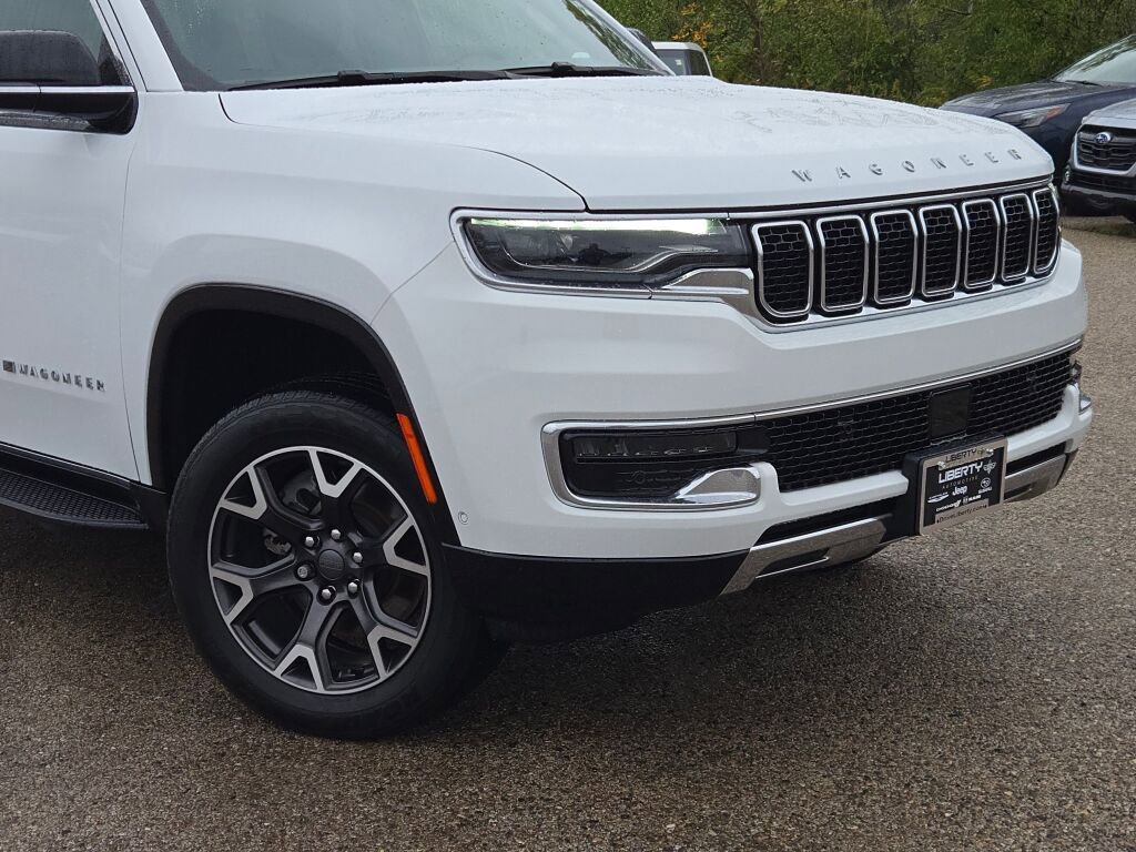 Used 2023 Jeep Wagoneer Series III w/ Preferred Equipment Group image 2