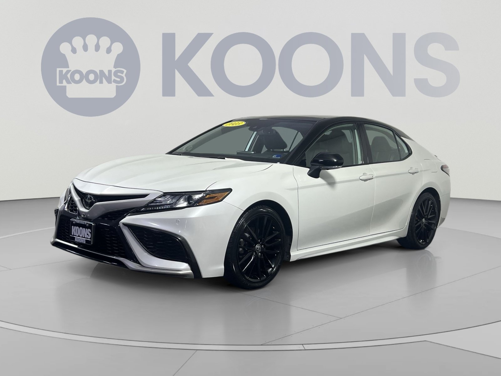 Used 2023 Toyota Camry XSE w/ Navigation Package FWD image 1