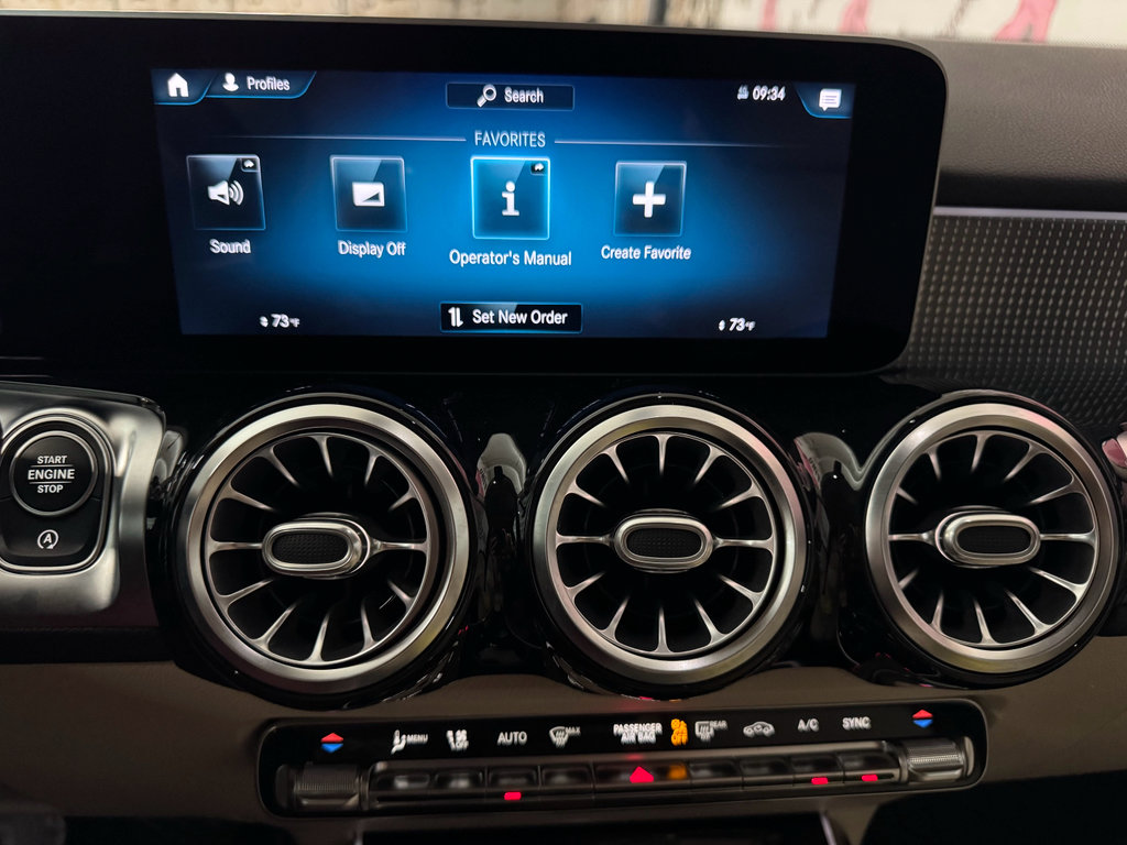 Used 2021 Mercedes-Benz GLB 250 w/ Premium Package image 28