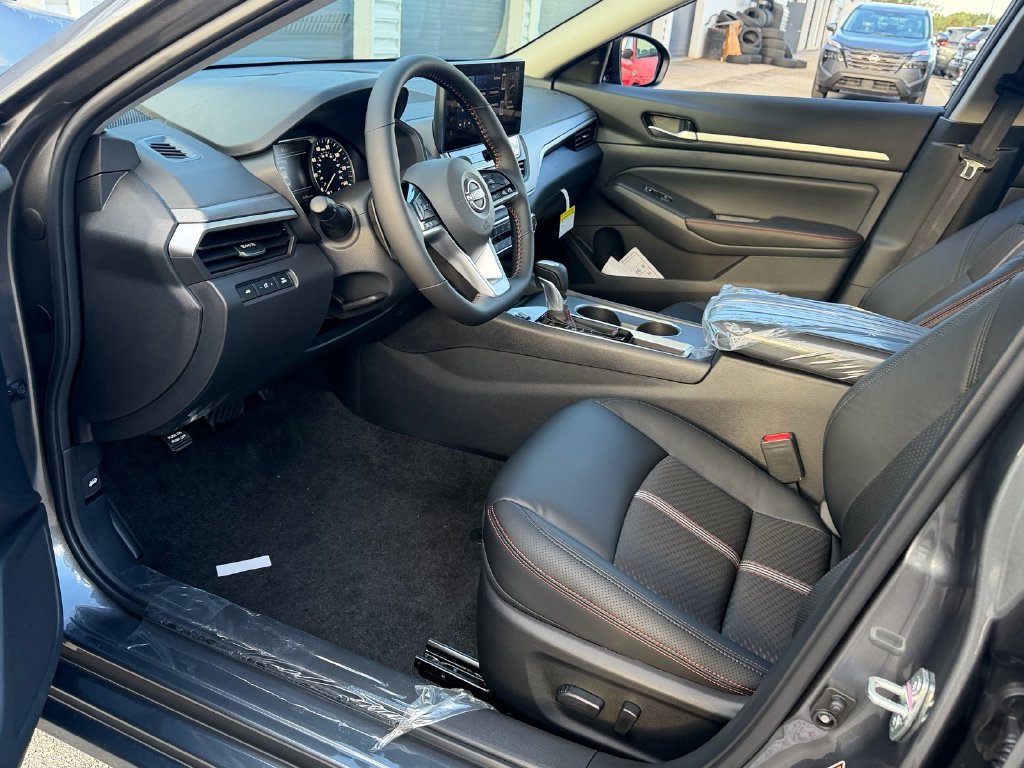 New 2026 Nissan Altima 2.5 SR FWD image 11