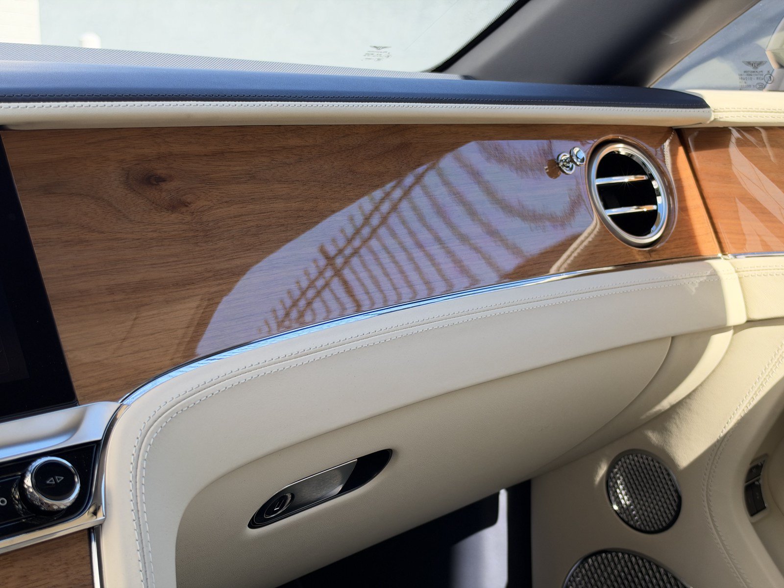 New 2027 Bentley Continental GTC AWD/4WD image 31
