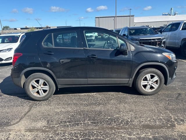 Used 2017 Chevrolet Trax LS AWD/4WD image 2