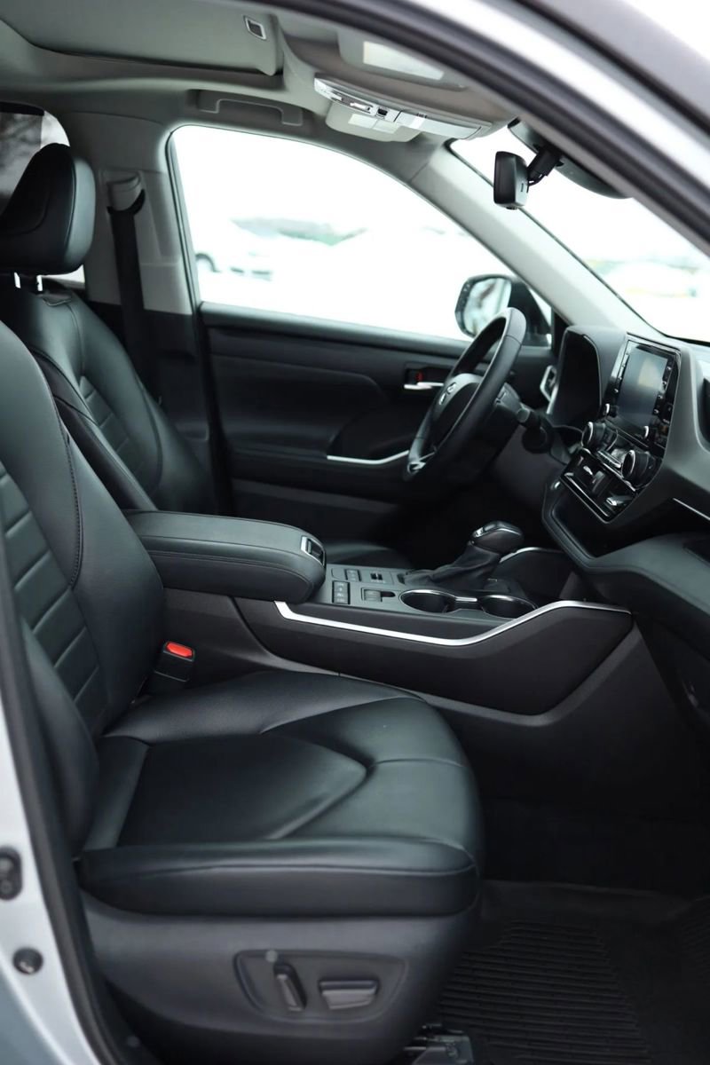 Used 2021 Toyota Highlander XLE AWD/4WD image 53