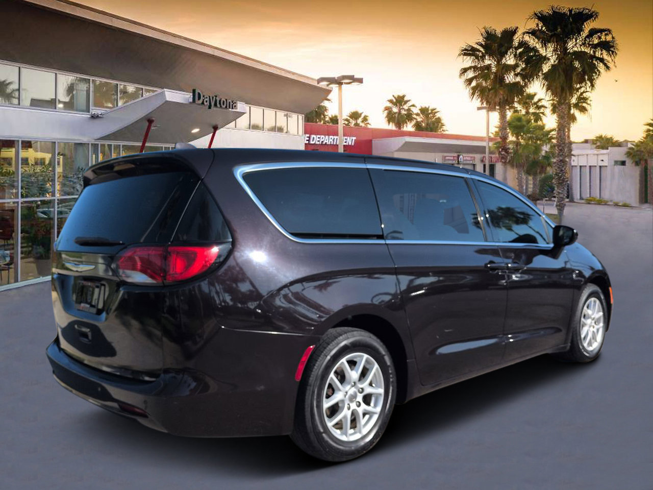 Used 2017 Chrysler Pacifica LX FWD image 3