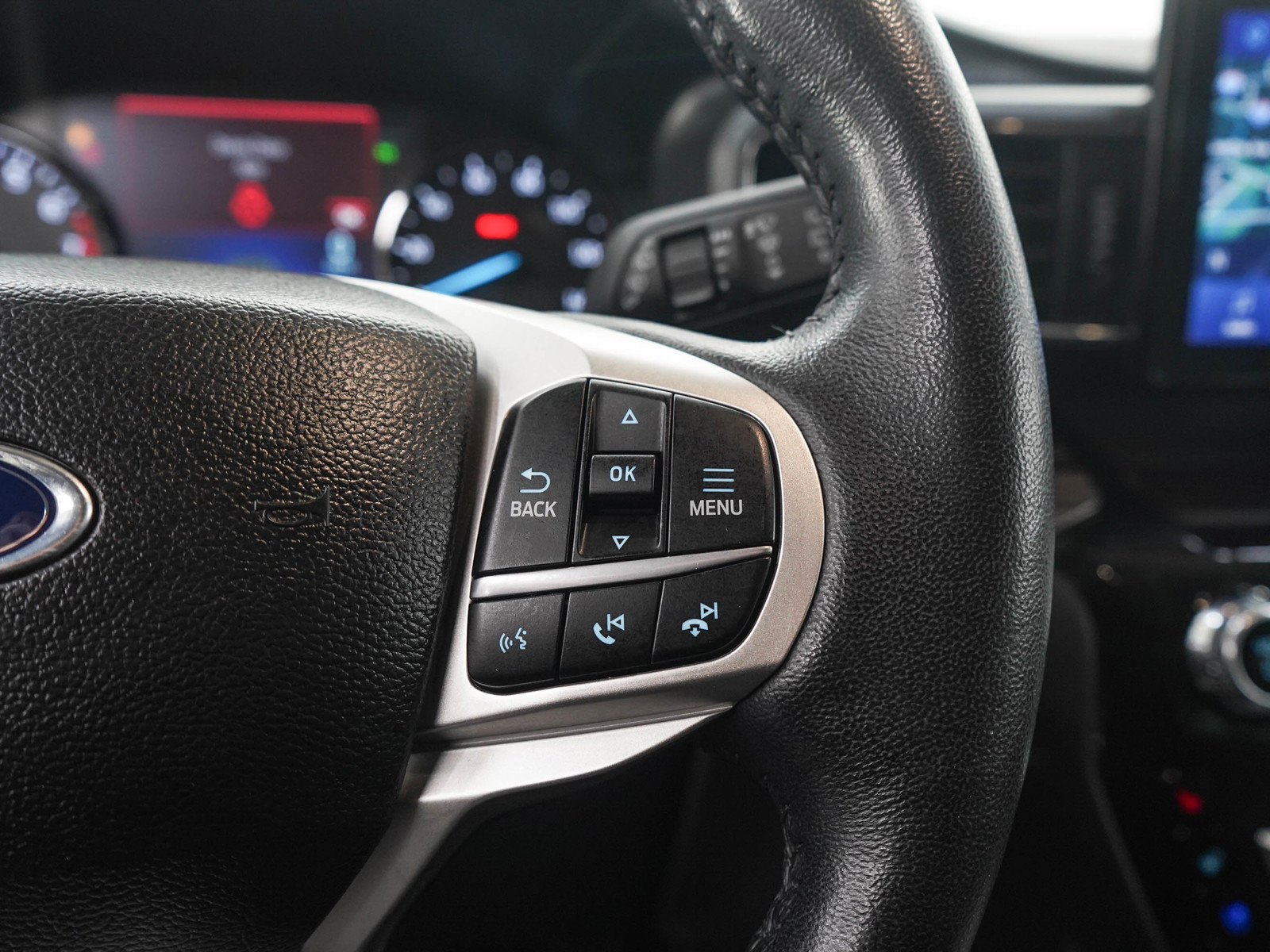 Used 2023 Ford Explorer Limited AWD/4WD image 28