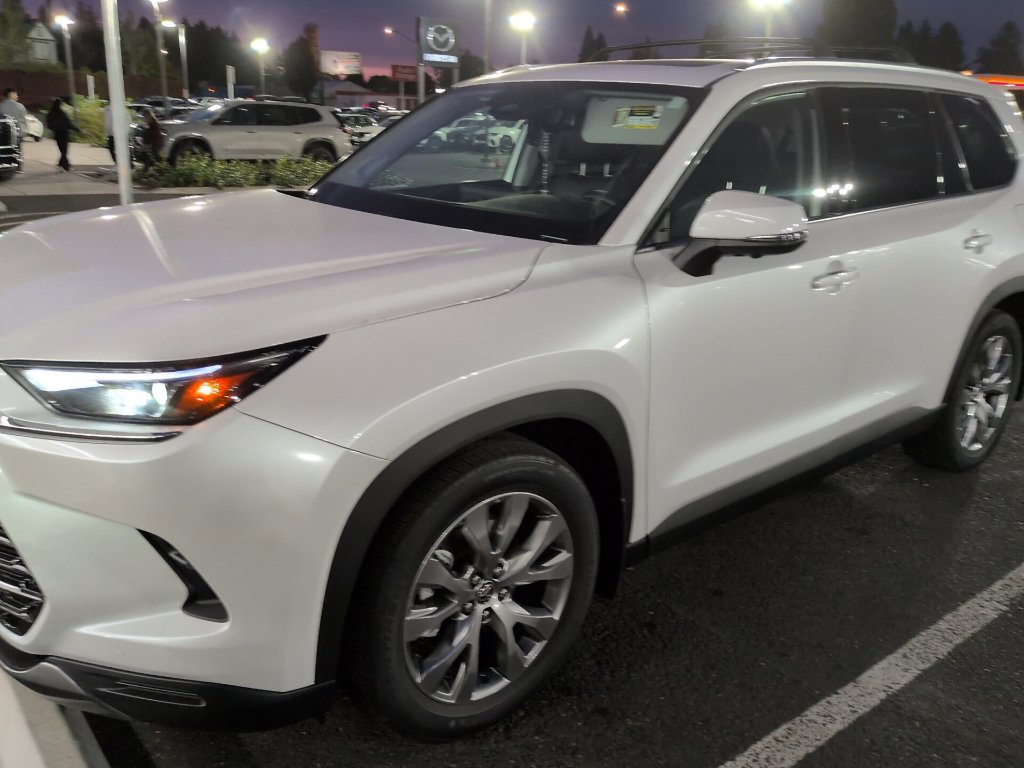 Used 2024 Toyota Grand Highlander AWD image 8