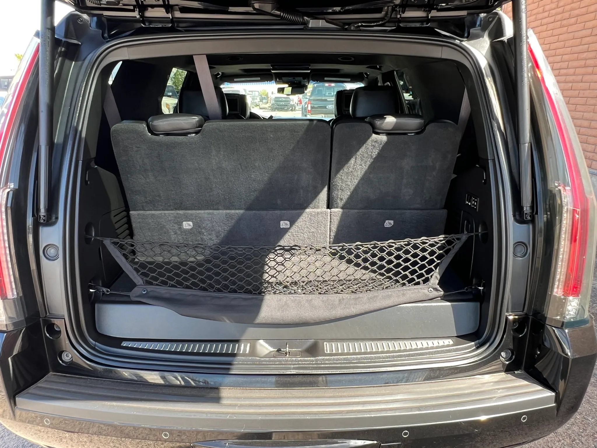 Used 2016 Cadillac Escalade Platinum AWD/4WD image 29