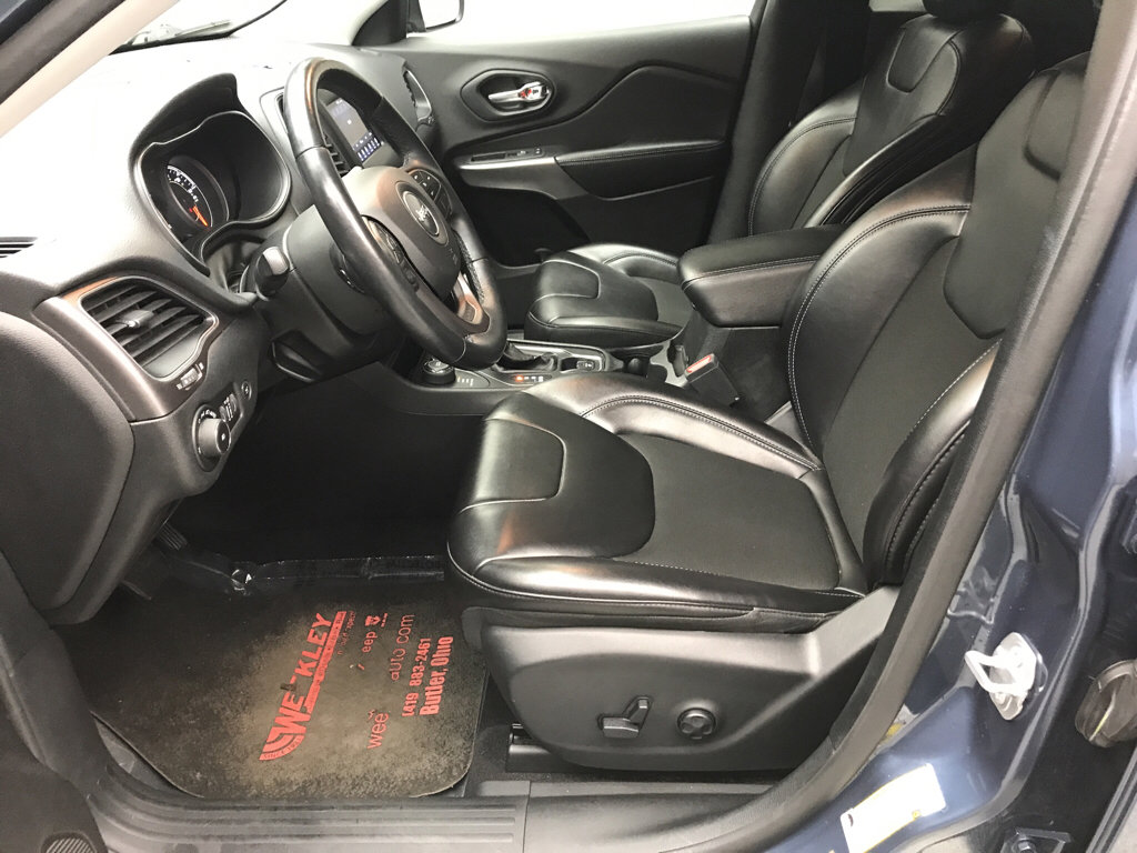 Used 2020 Jeep Cherokee Latitude Plus w/ Comfort/Convenience Group image 9