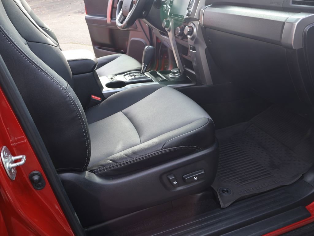 Used 2022 Toyota 4Runner SR5 Premium image 32