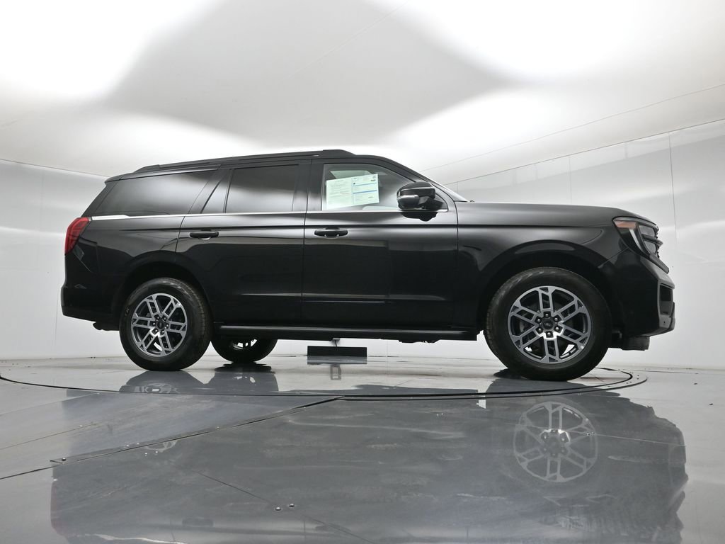 Certified 2025 Ford Expedition Active image 4