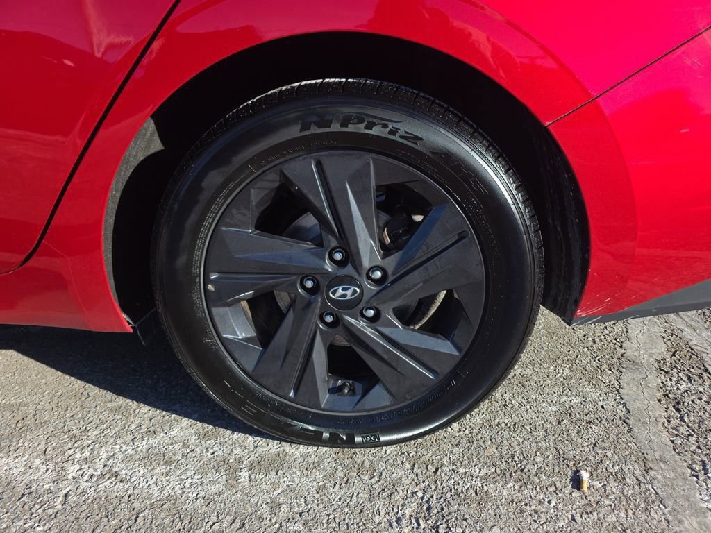 Used 2022 Hyundai Elantra SEL image 12