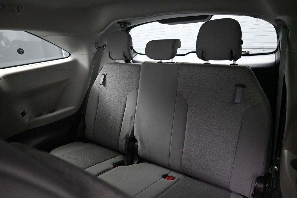 Used 2022 Toyota Sienna LE FWD image 27