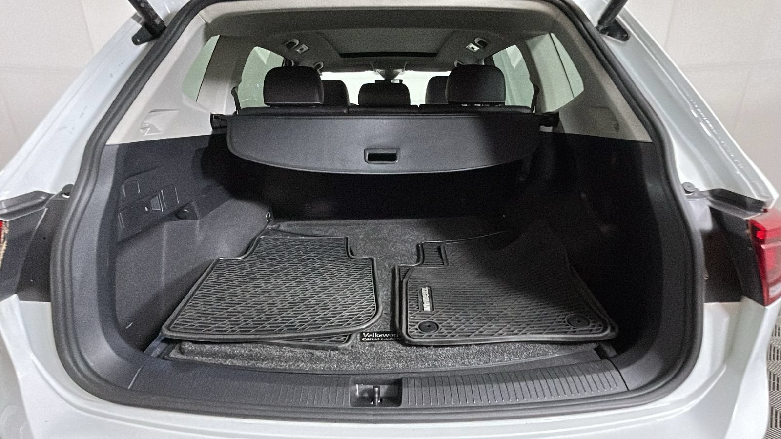 Used 2022 Volkswagen Tiguan SE AWD/4WD image 29