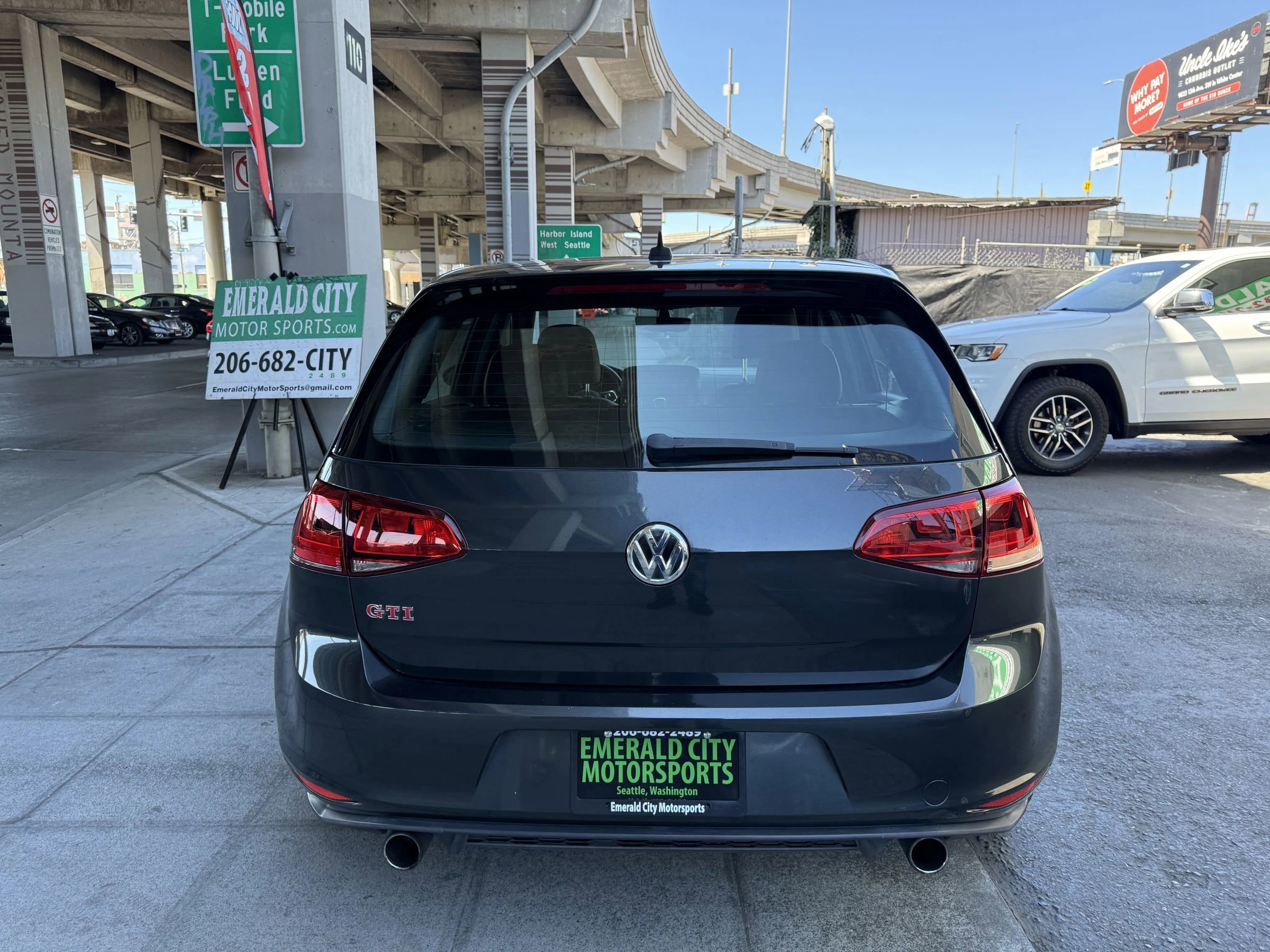 Used 2017 Volkswagen GTI SE image 6