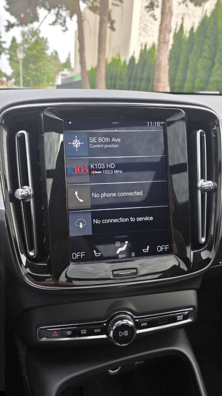 Used 2020 Volvo XC40 T5 Momentum w/ Protection Package Premier AWD/4WD image 13