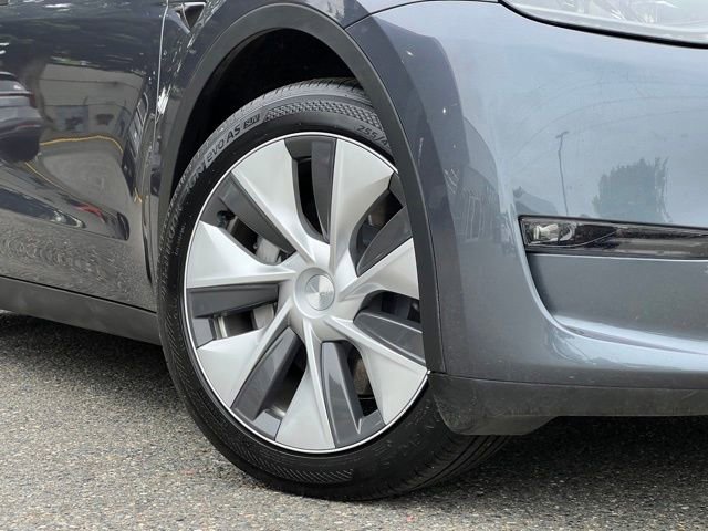 Used 2023 Tesla Model Y Long Range AWD/4WD image 2
